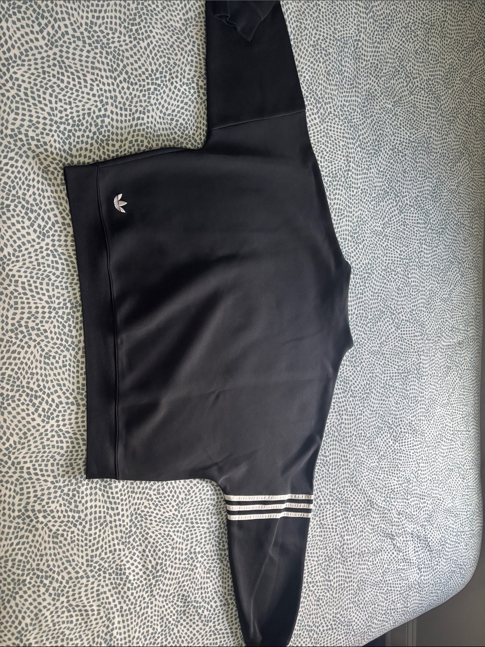 adidas Woman’s oversized Sweatshirt with Sleeve Stripes